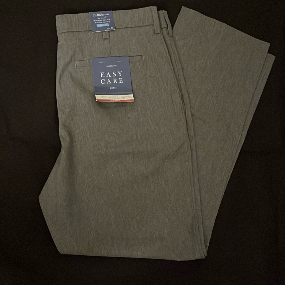Men’s classic fit khaki pants
